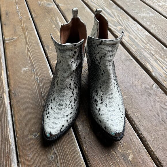 EUC Jeffrey Campbell Cromwell Cutout Booties Black and White Snake Women's 9.5 - Picture 15 of 15